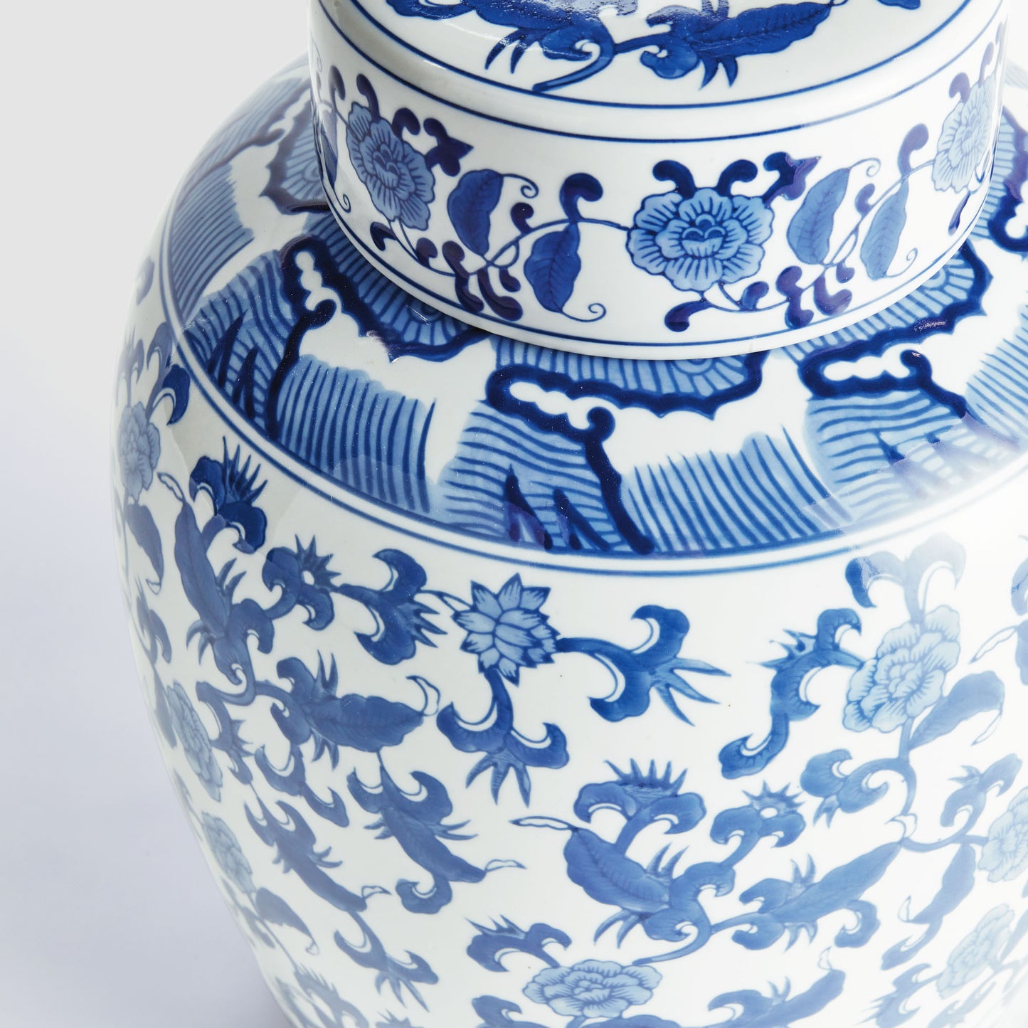 Blue and white ceramic lidded jar - stylish home accent (Image3).