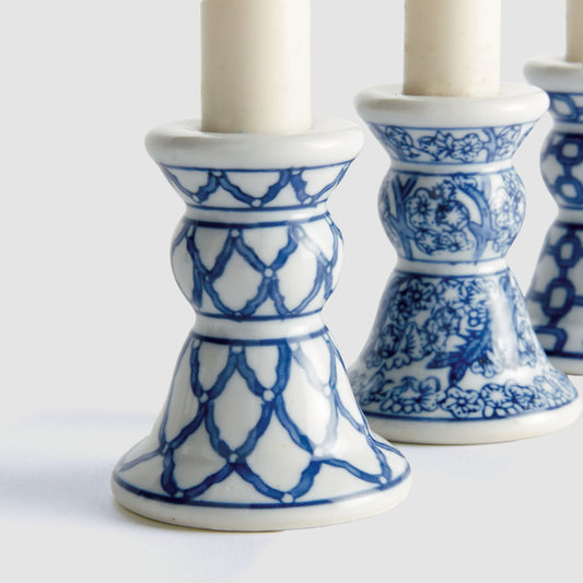 Blue and white chinoiserie mini taper holders (set of 4) - stylish home accent (Image4).