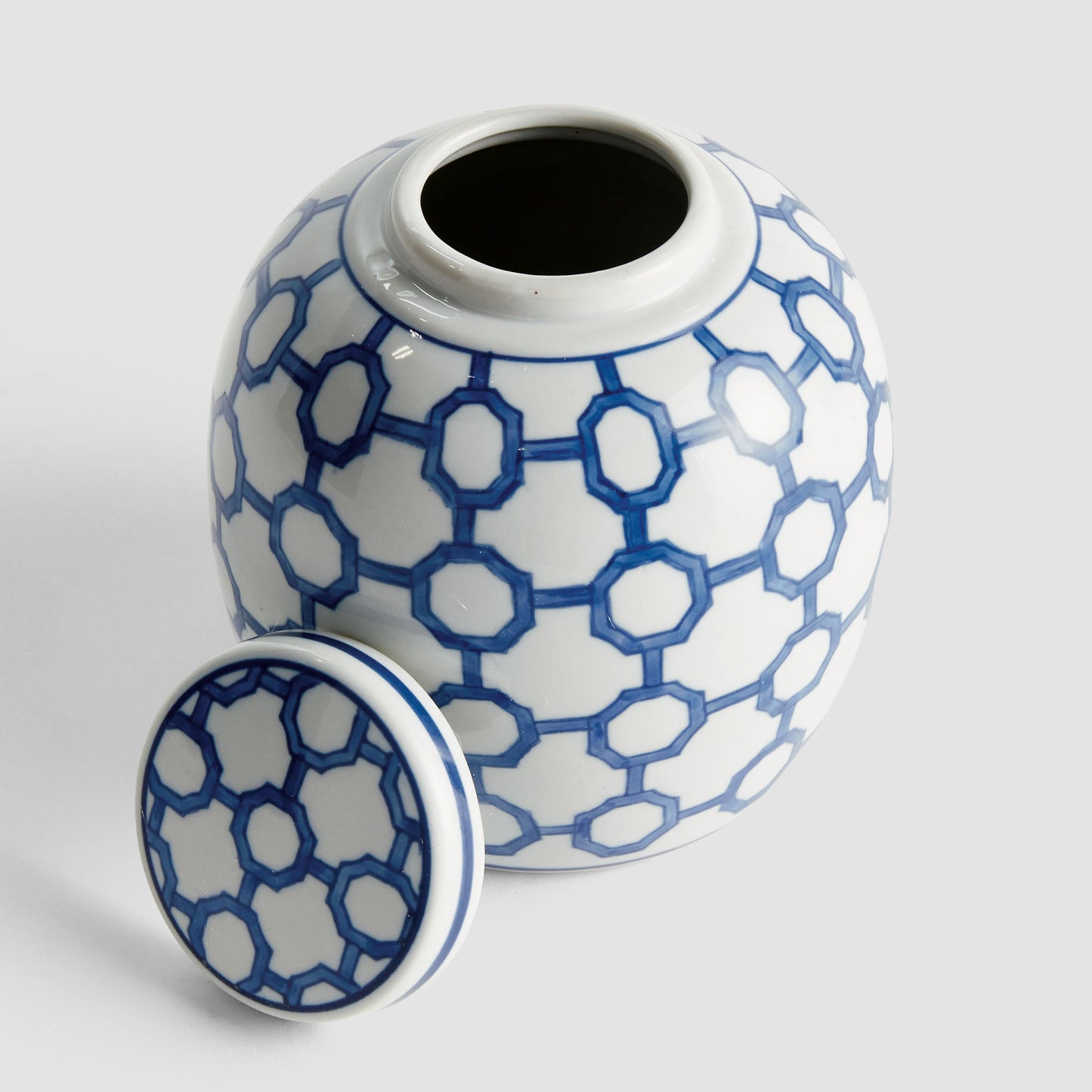 Blue and white link pattern lidded ceramic jar - stylish home accent (Image2).