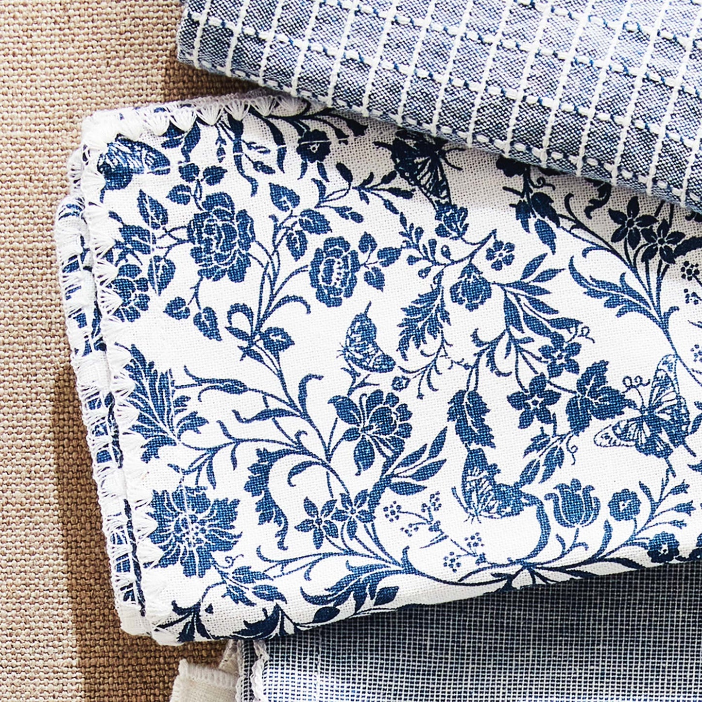 Blue cotton dinner napkins (set of 4) - stylish home accent (Image4).