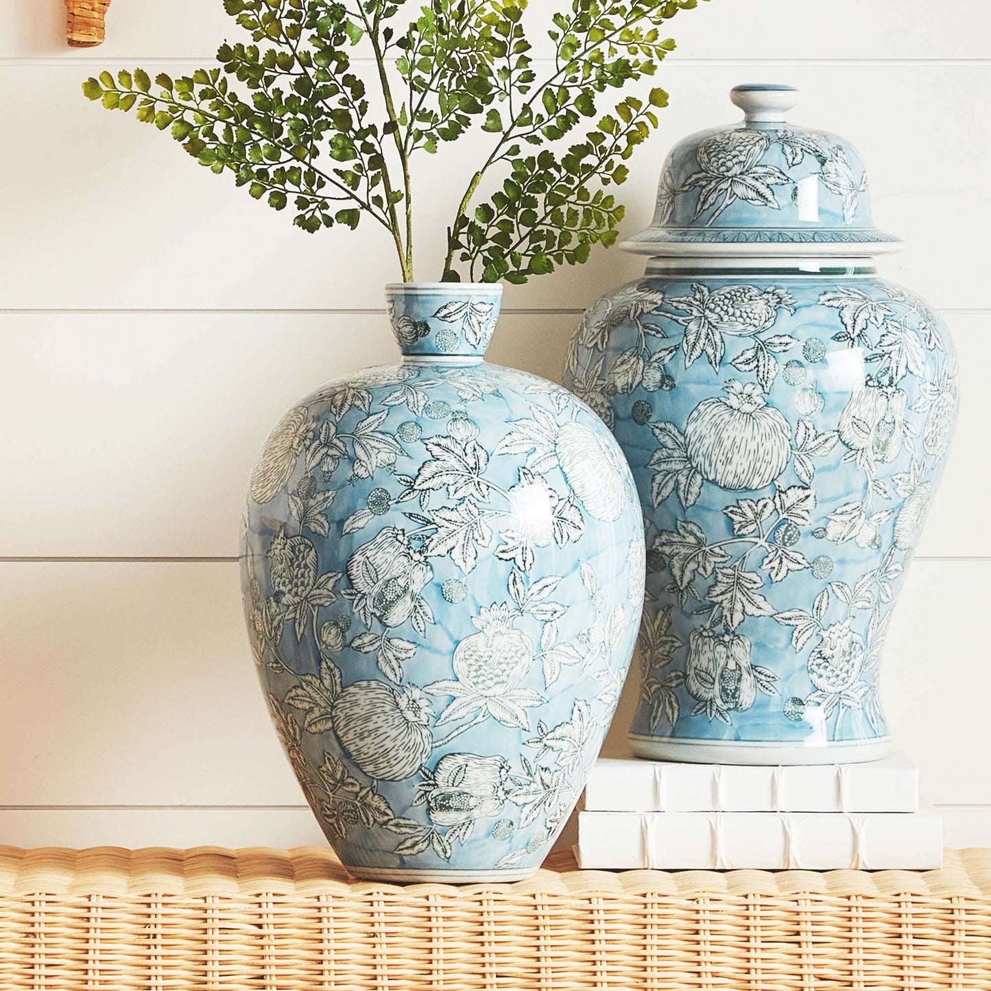 Blue hand-painted porcelain vase - stylish home accent (Image6).