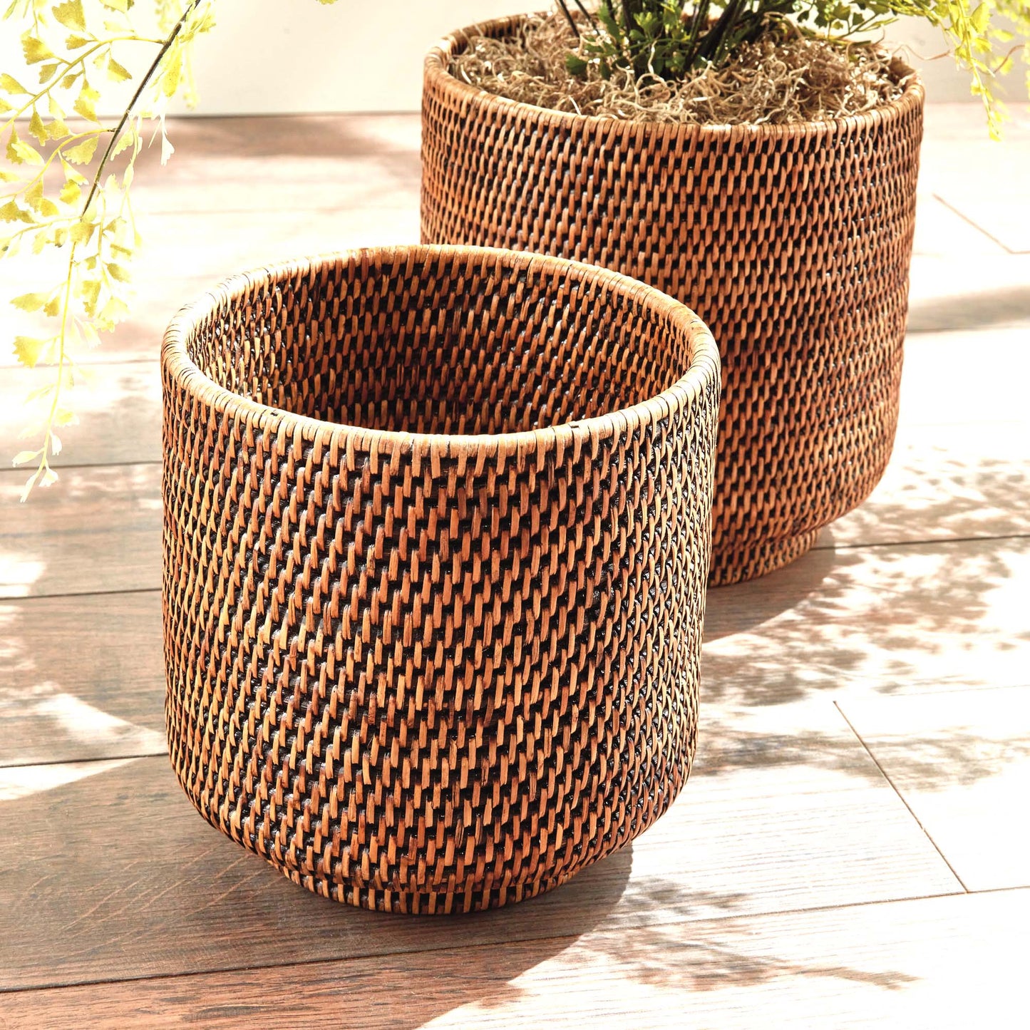 Brown rattan cachepots (set of 2) - stylish home accent (Image5).