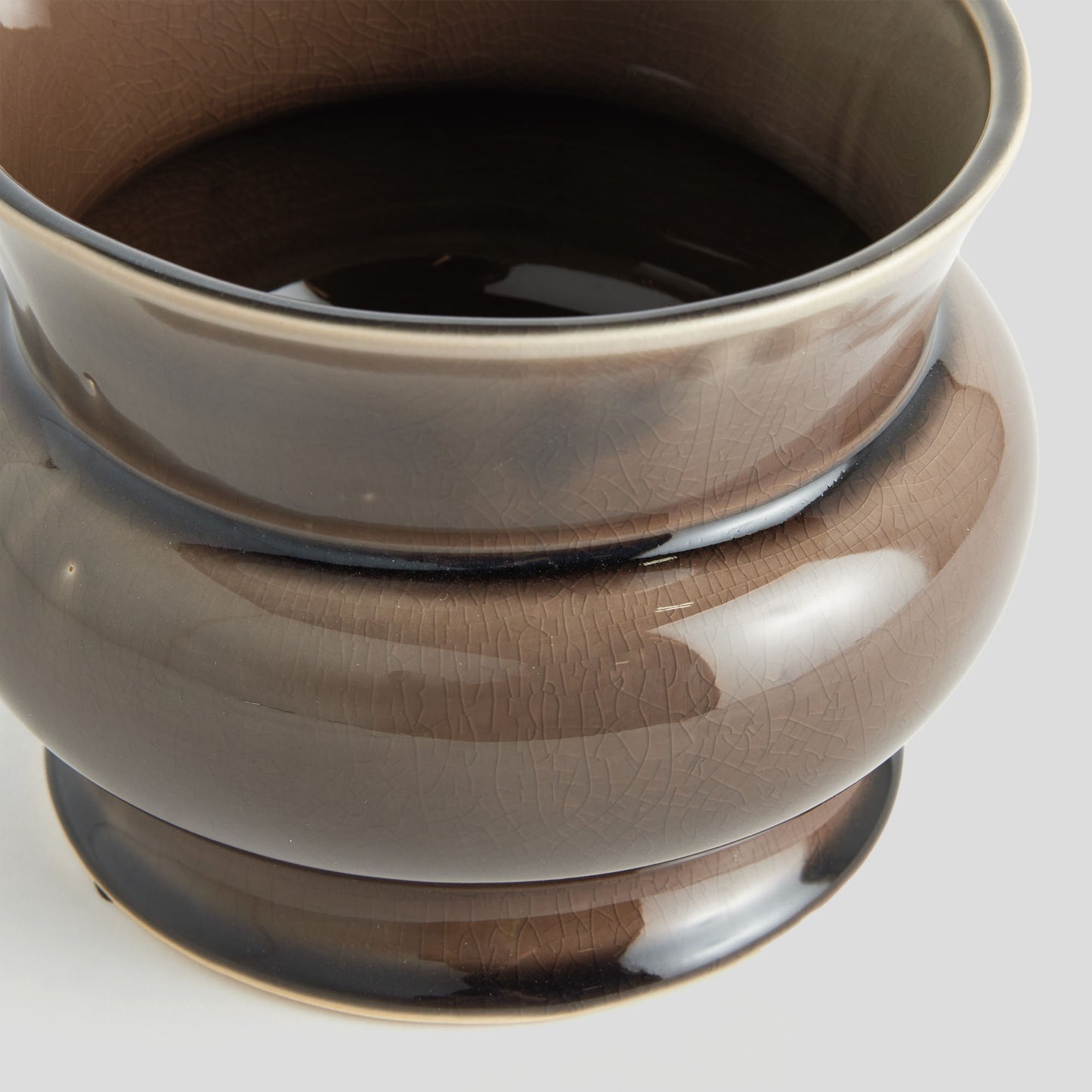 Brown reactive glaze ceramic pot - stylish home accent (Image3).