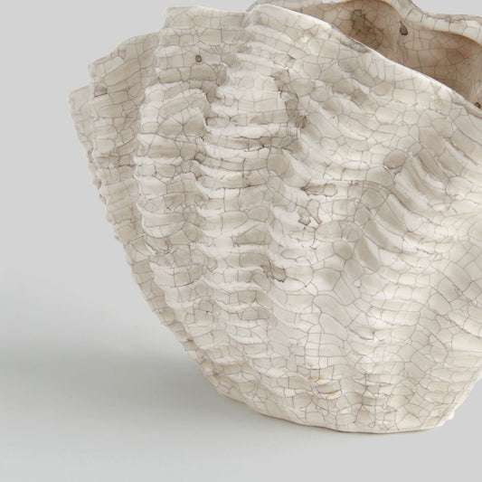 Ceramic coastal clam shell small vase - stylish home accent (Image2).