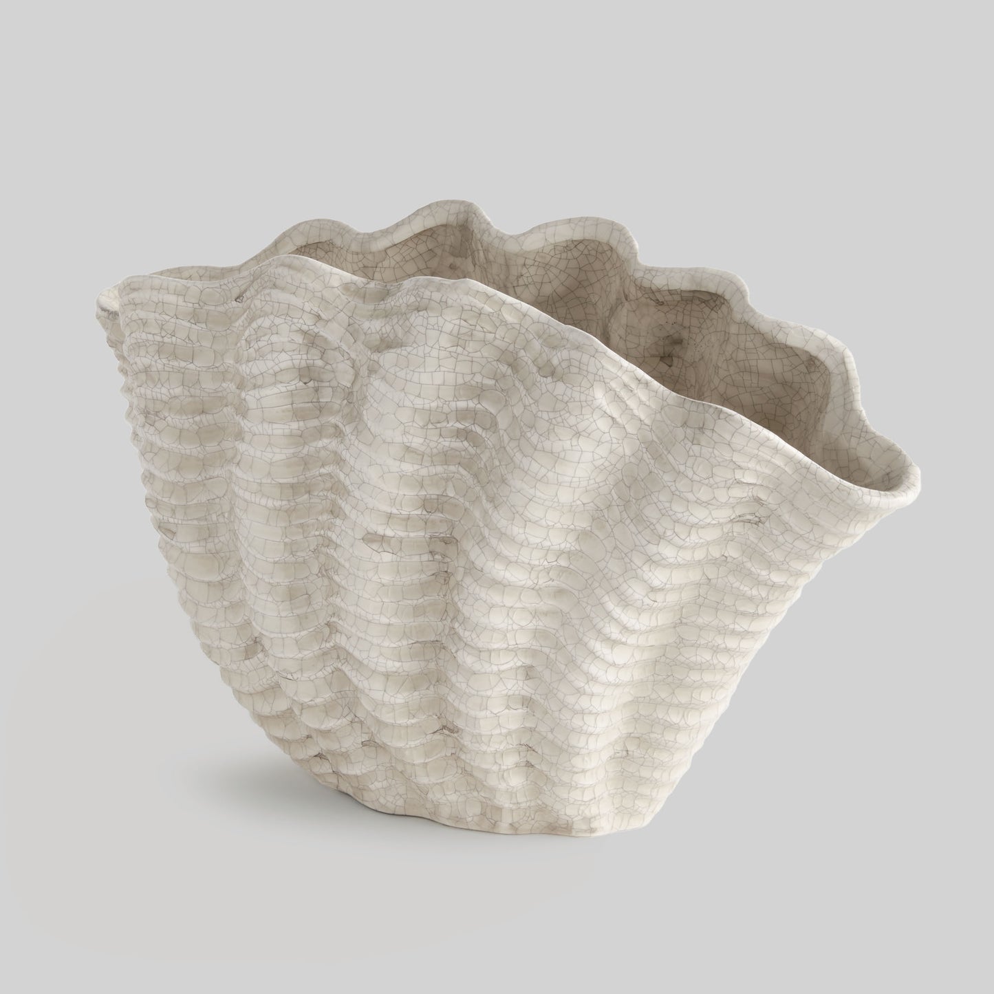 Ceramic coastal clam shell vase - stylish home accent (Image1).
