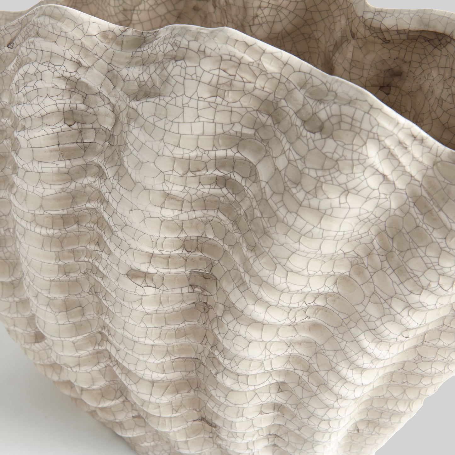 Ceramic coastal clam shell vase - stylish home accent (Image2).