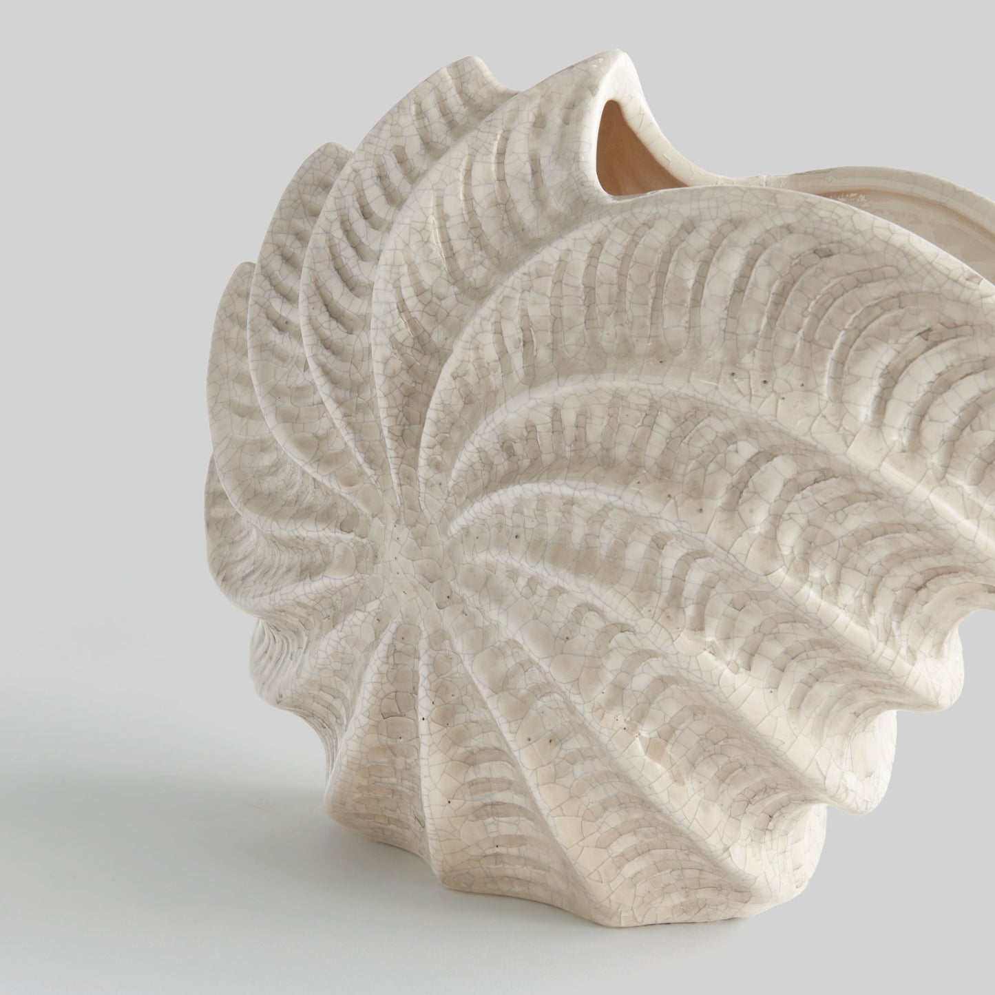 Ceramic coastal shell vase - stylish home accent (Image2).
