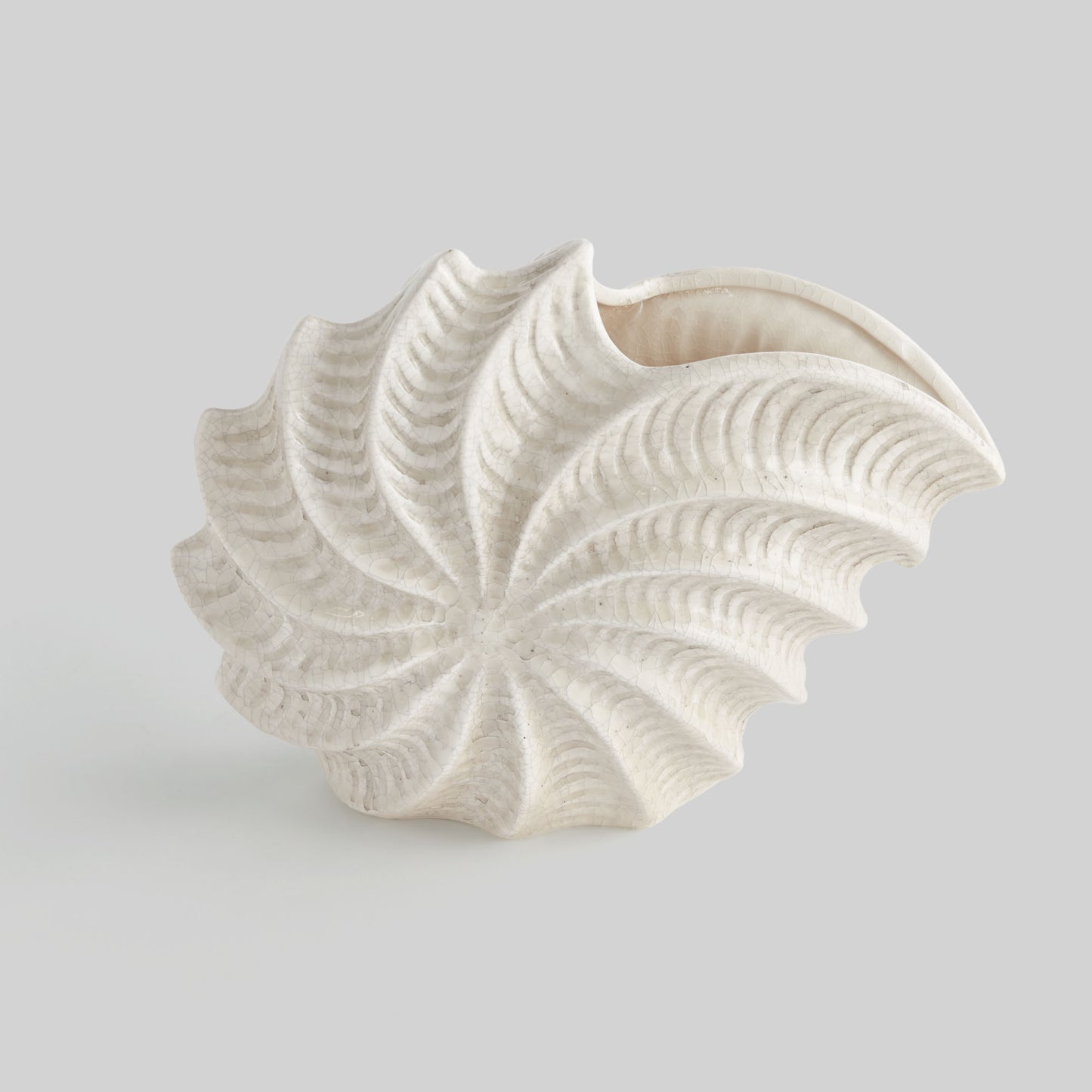 Ceramic coastal shell vase - stylish home accent (Image4).