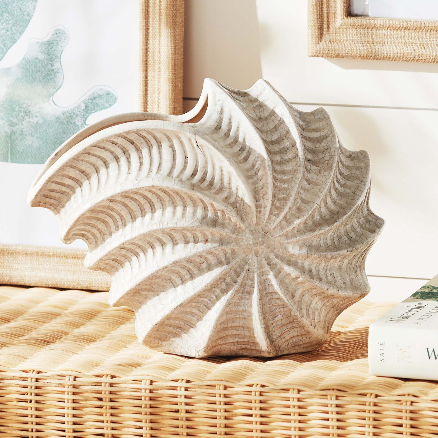 Ceramic coastal shell vase - stylish home accent (Image5).