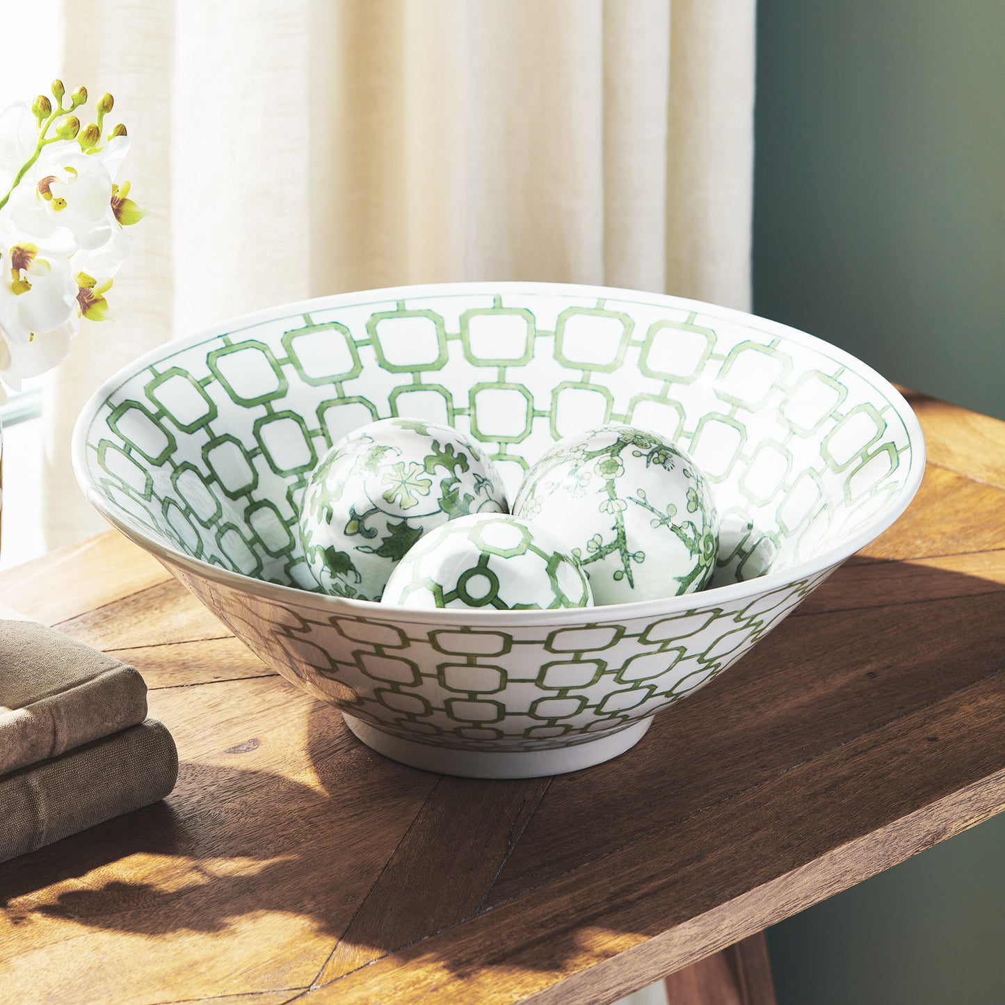 Chinoiserie green ceramic orbs (set of 3) - stylish home accent (Image4).