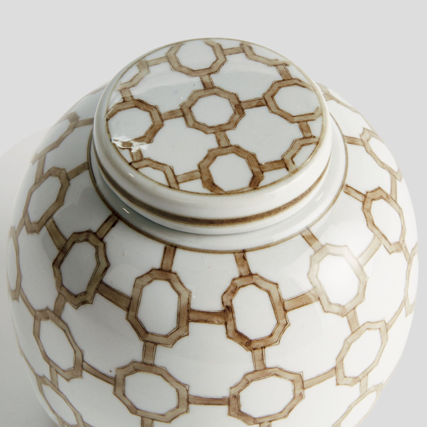 Chinoiserie taupe ceramic lidded jar - stylish home accent (Image3).