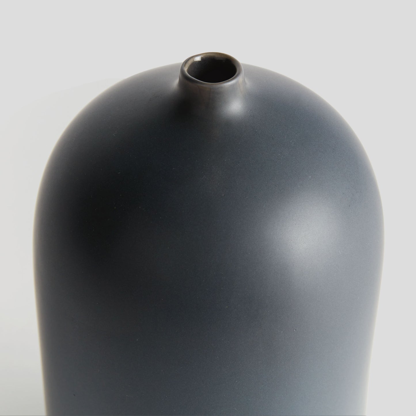 Dark blue ceramic small vase - stylish home accent (Image3).