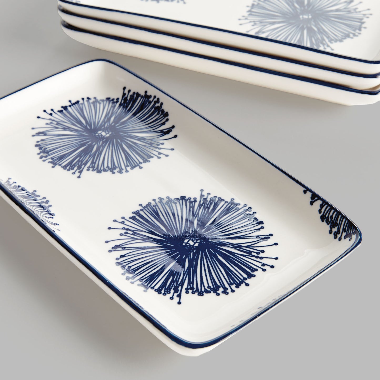 Dark blue starburst 8 inch ceramic trays (set of 4) - stylish home accent (Image4).