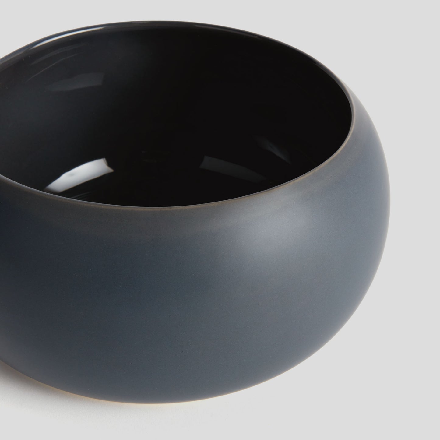 Dark navy ceramic decorative bowl - stylish home accent (Image2).