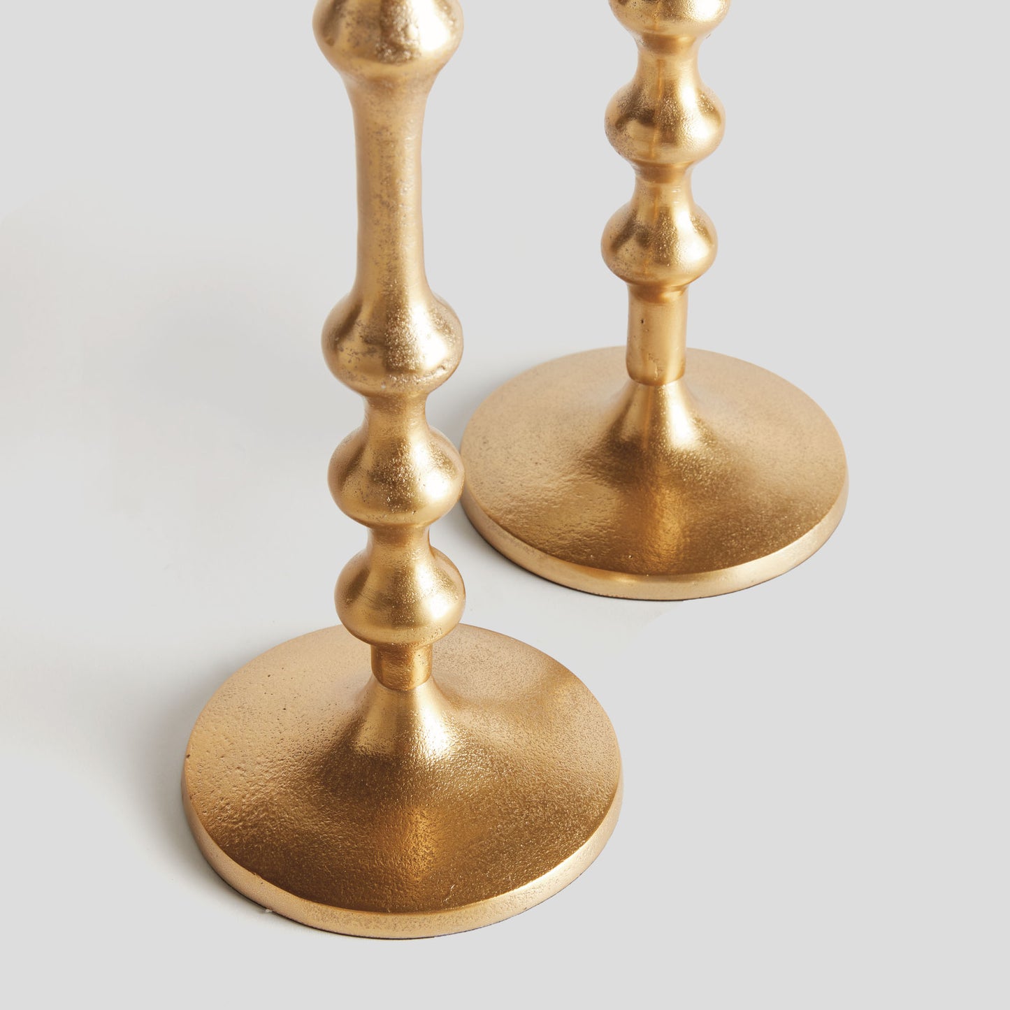 Gold aluminum taper holders (set of 2) - stylish home accent (Image3).