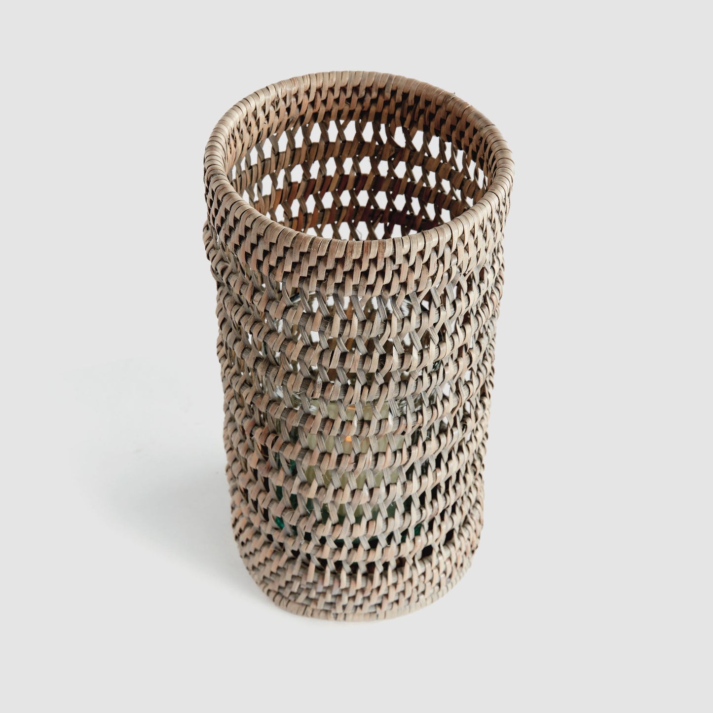 Gray rattan hurricane candle holder - stylish home accent (Image4).