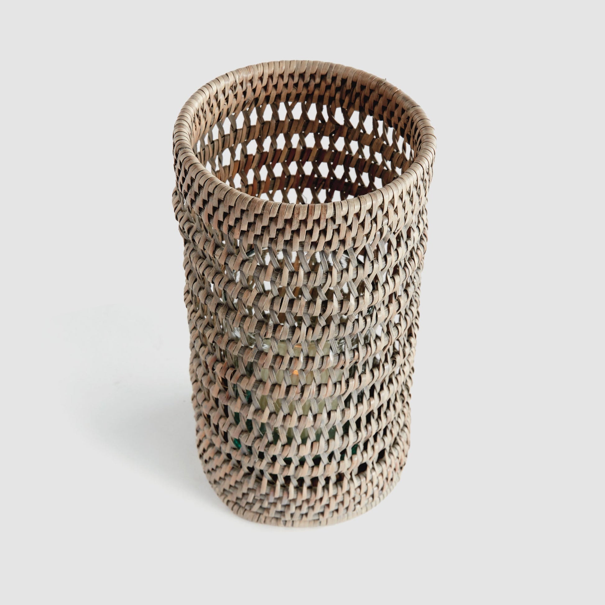 Gray rattan hurricane candle holder - stylish home accent (Image4).