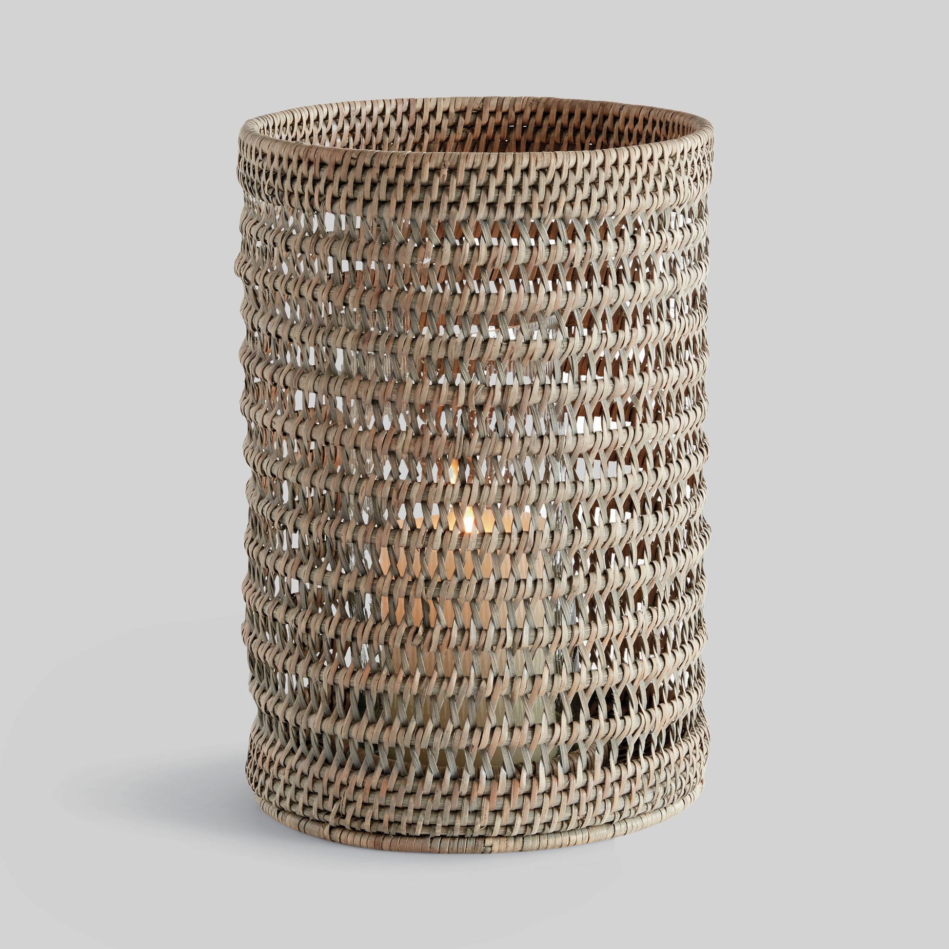 Gray rattan hurricane candle holder - stylish home accent (Image5).