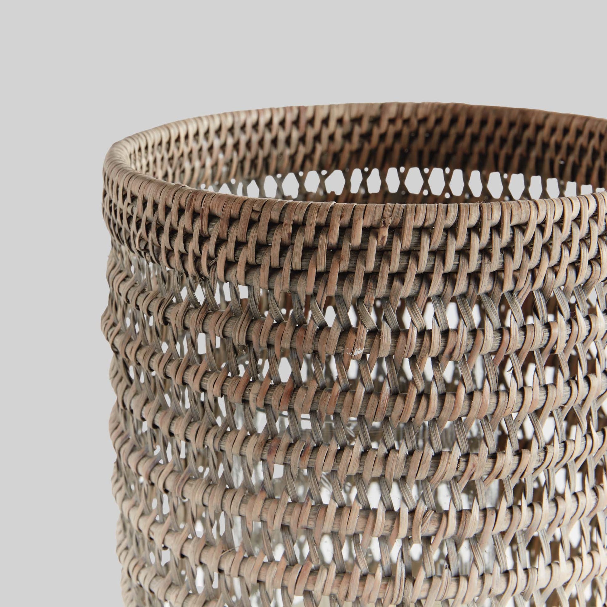 Gray rattan hurricane candle holder - stylish home accent (Image6).