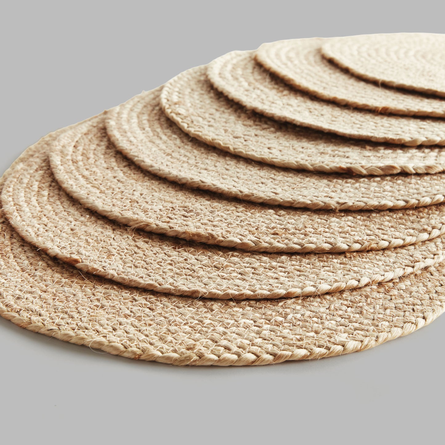 Jute coil oval placemats (set of 8) - stylish home accent (Image2).