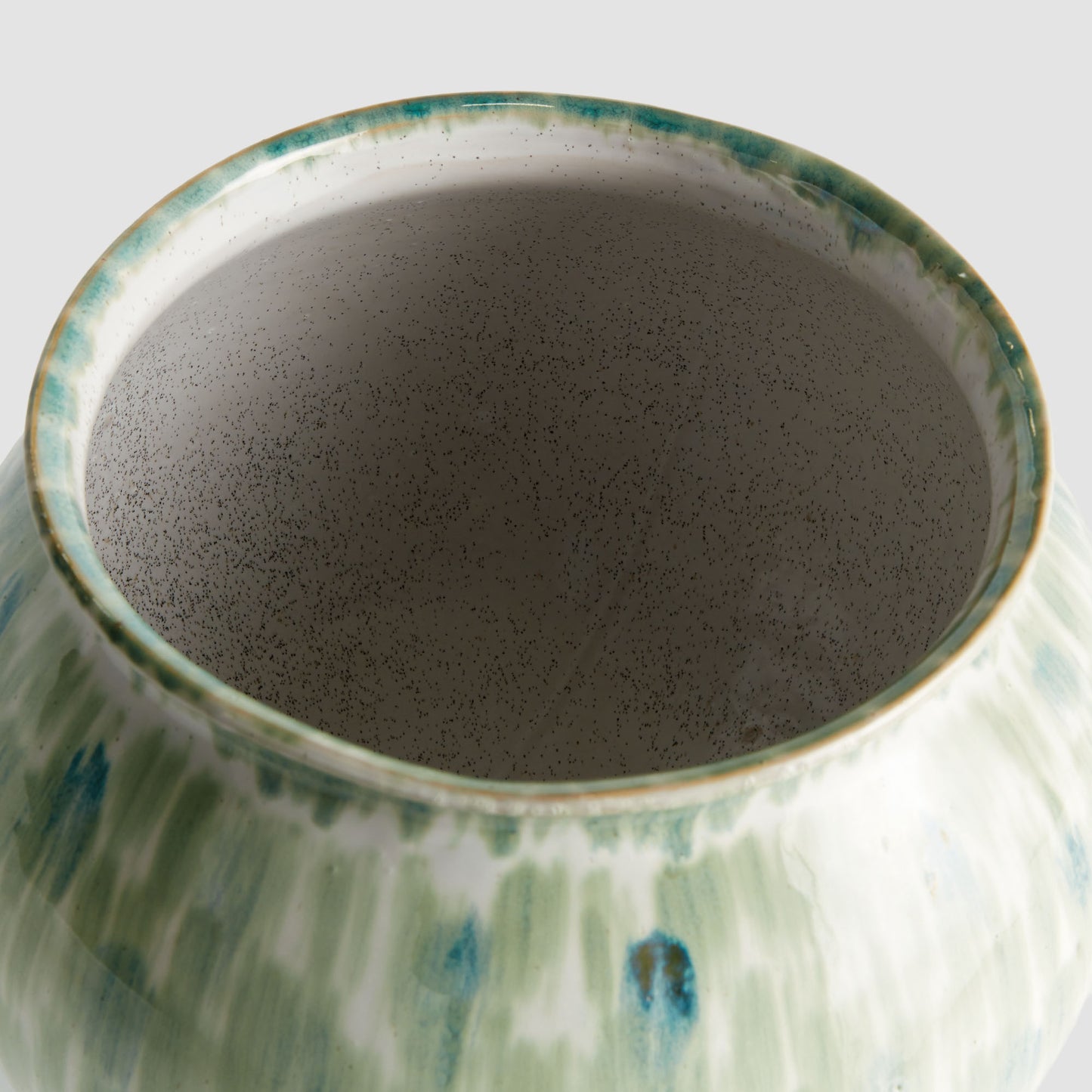 Large green stoneware vase - stylish home accent (Image2).