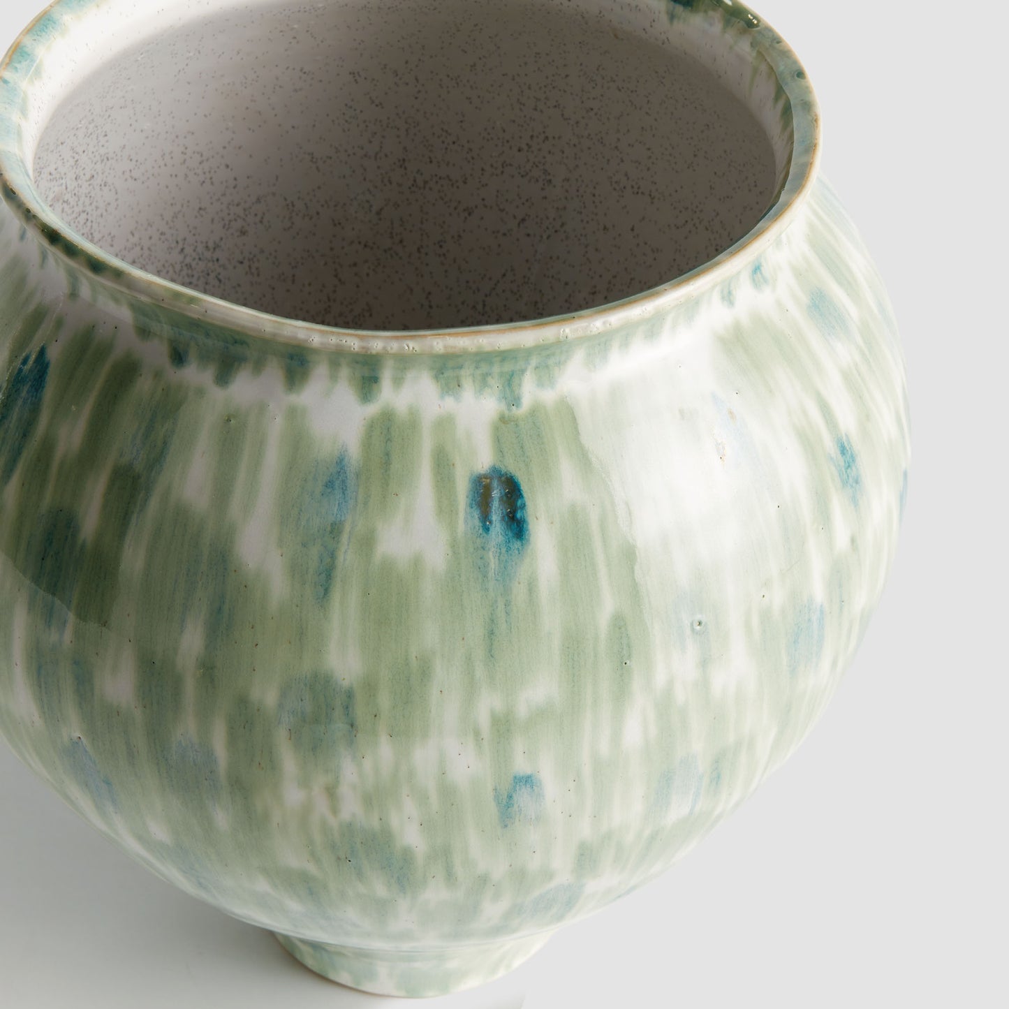 Large green stoneware vase - stylish home accent (Image3).