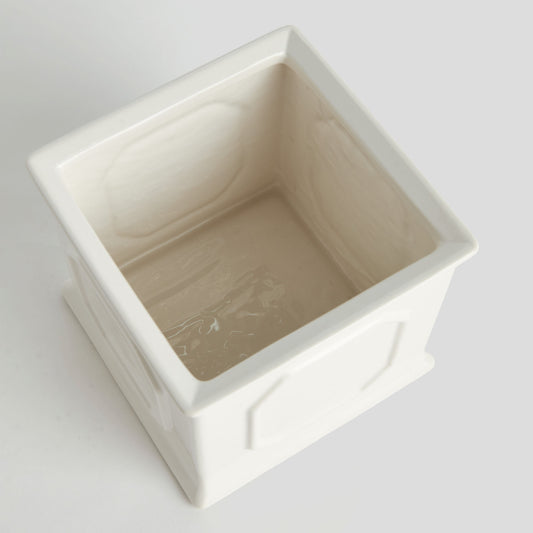 Large white ceramic cachepot - stylish home accent (Image2).
