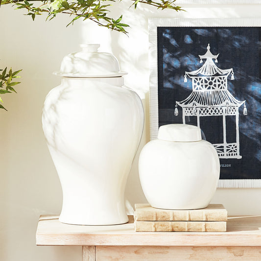 Large white lidded ginger jar - stylish home accent (Image1).