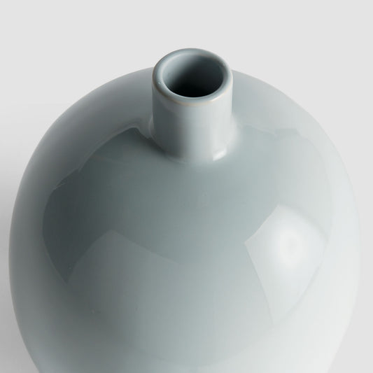 Light blue glossy medium vase - stylish home accent (Image2).