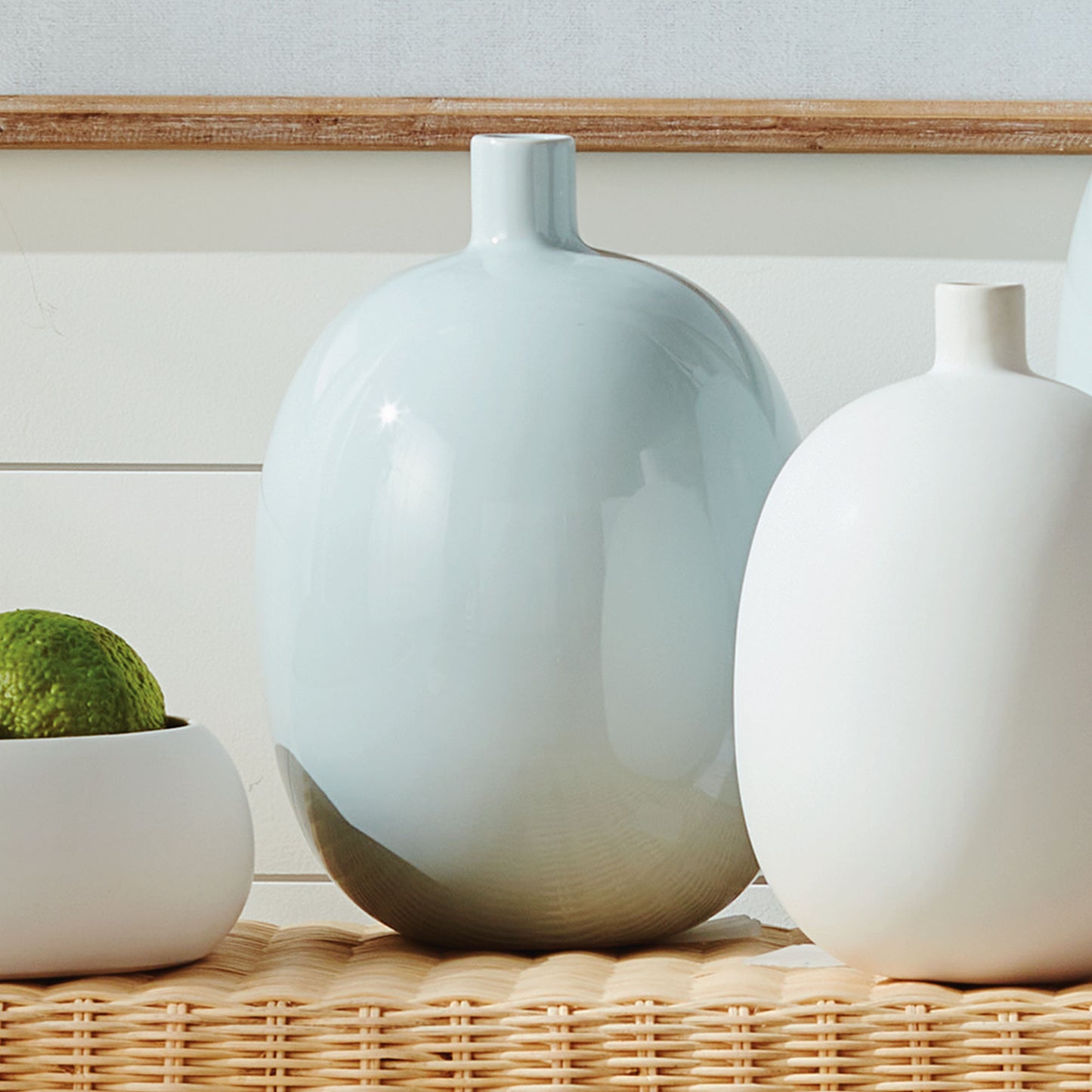 Light blue glossy medium vase - stylish home accent (Image4).