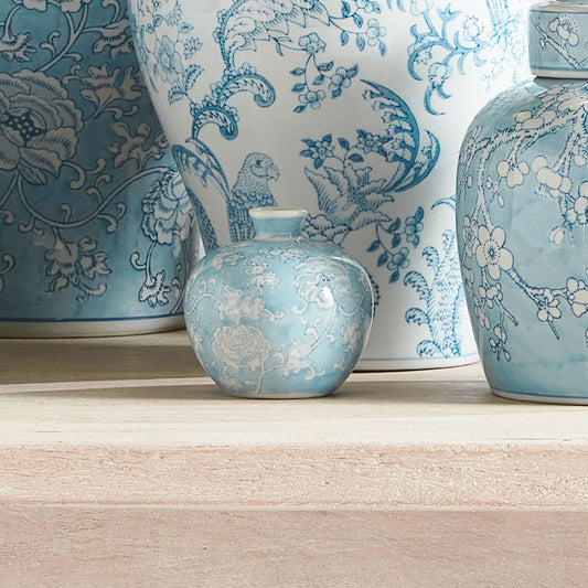 Light blue hand-painted porcelain bud vases (set of 3) - stylish home accent (Image4).