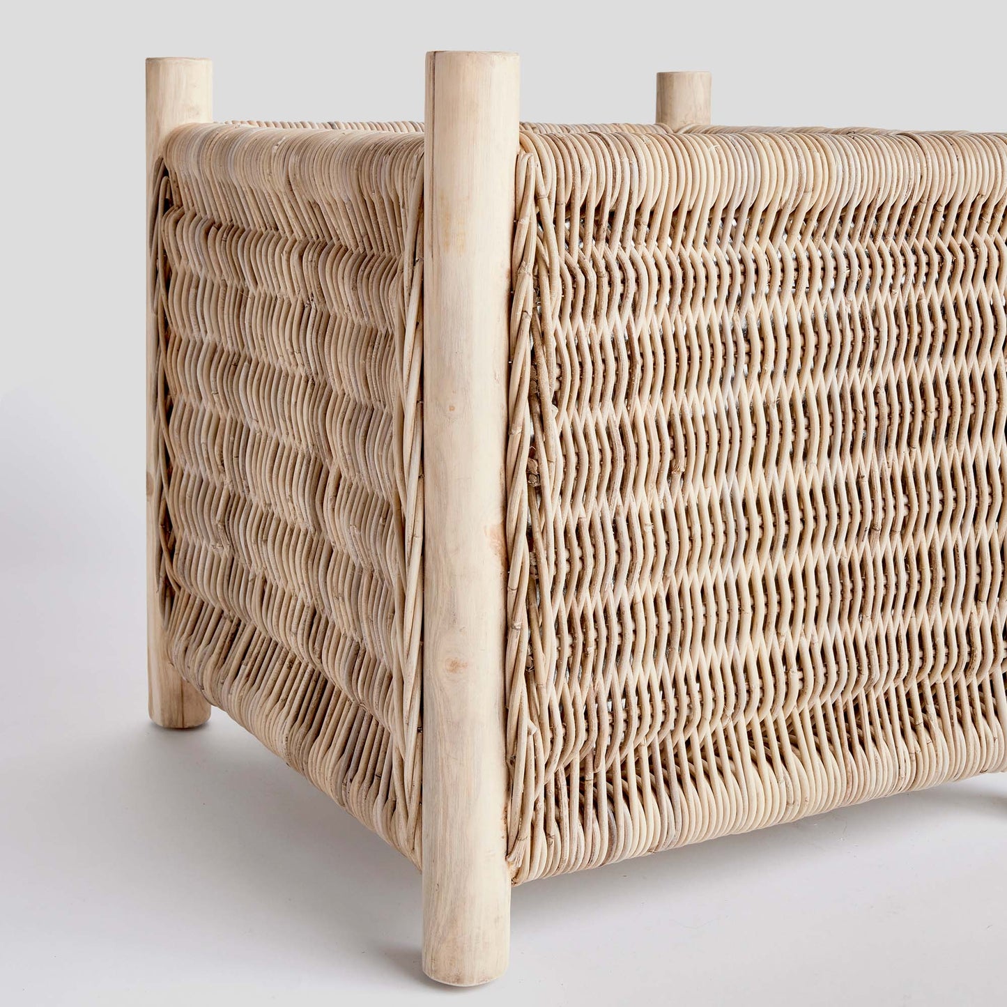 Natural rattan medium planter with teak legs 26 inch - stylish home accent (Image6).