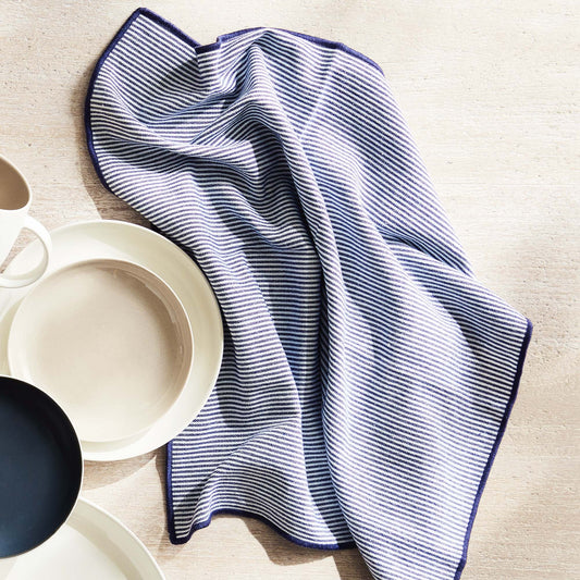 Navy blue and white pinstripe cotton dinner napkins (set of 4) - stylish home accent (Image3).