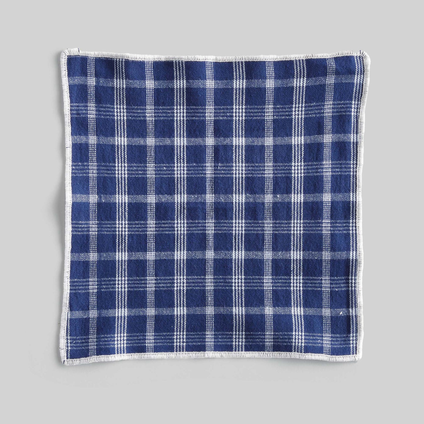 Navy blue plaid with white border cotton cocktail napkins (set of 4) - stylish home accent (Image3).