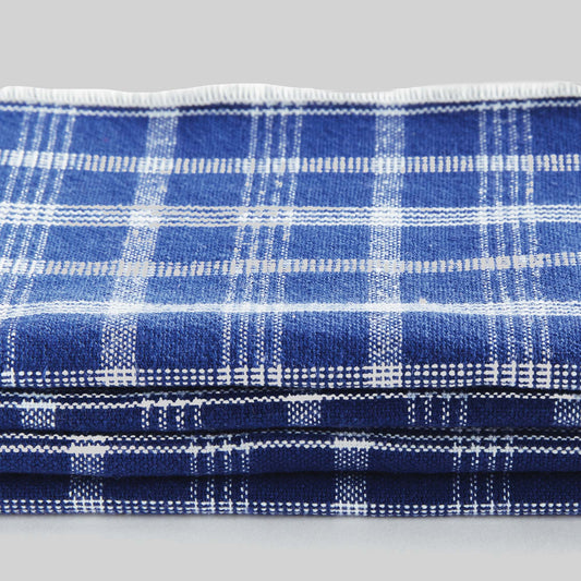 Navy blue plaid with white border cotton dinner napkins (set of 4) - stylish home accent (Image2).
