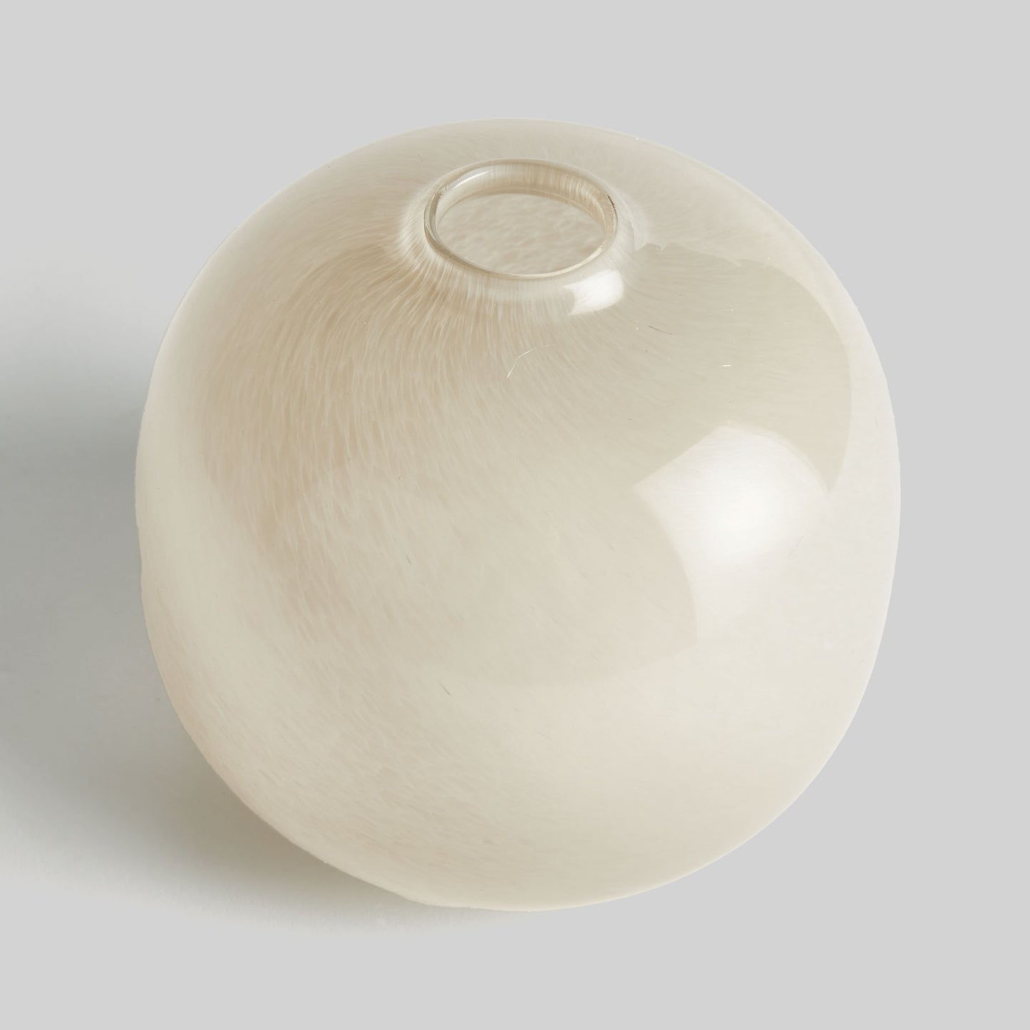 Organic decorative short glass vase - stylish home accent (Image3).