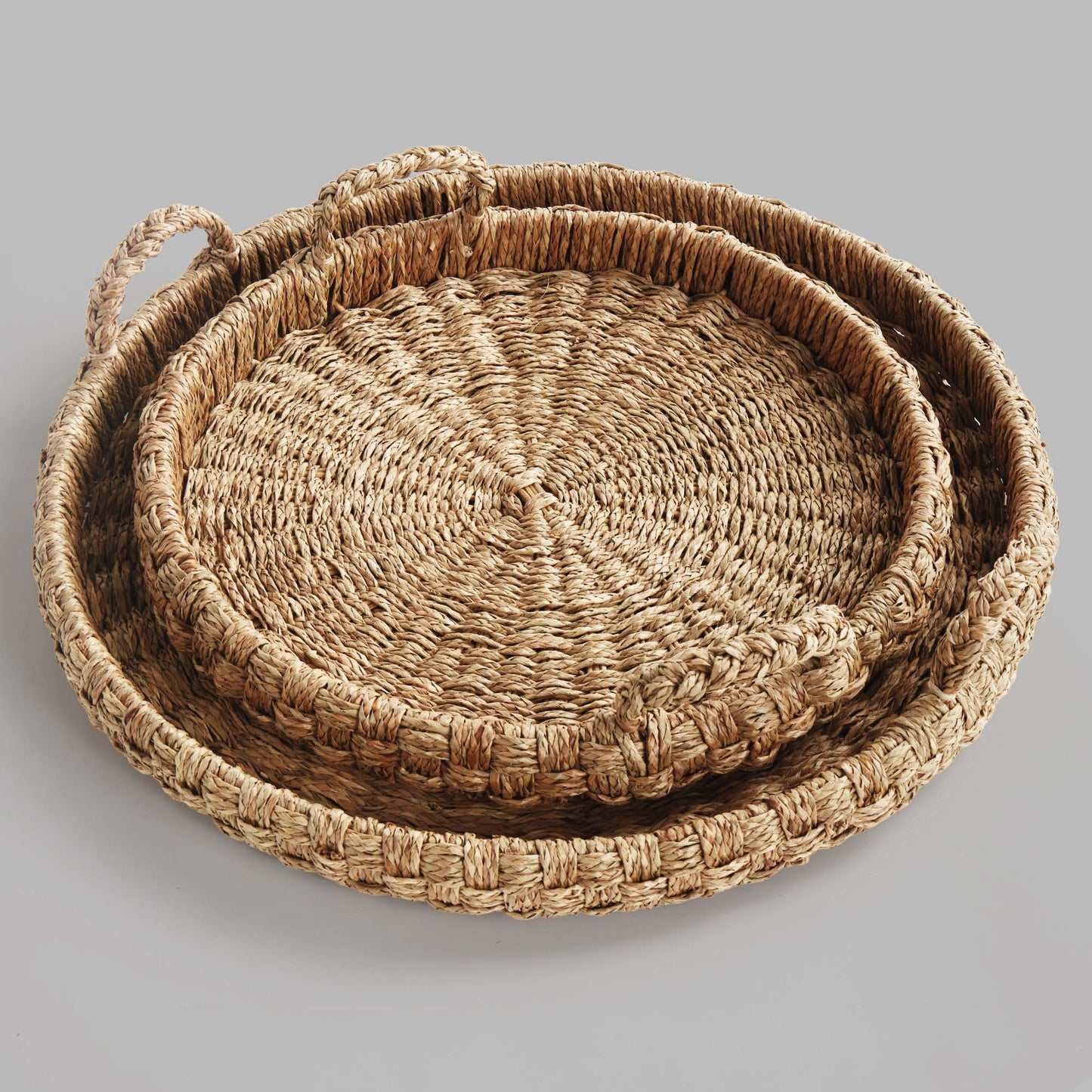 Round rattan trays with handles (set of 2) - stylish home accent (Image6).