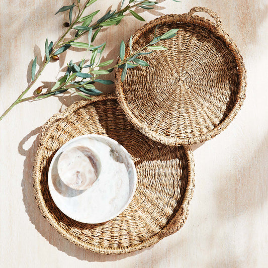 Round rattan trays with handles (set of 2) - stylish home accent (Image1).