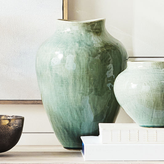 Sage green short ceramic vase - stylish home accent (Image4).