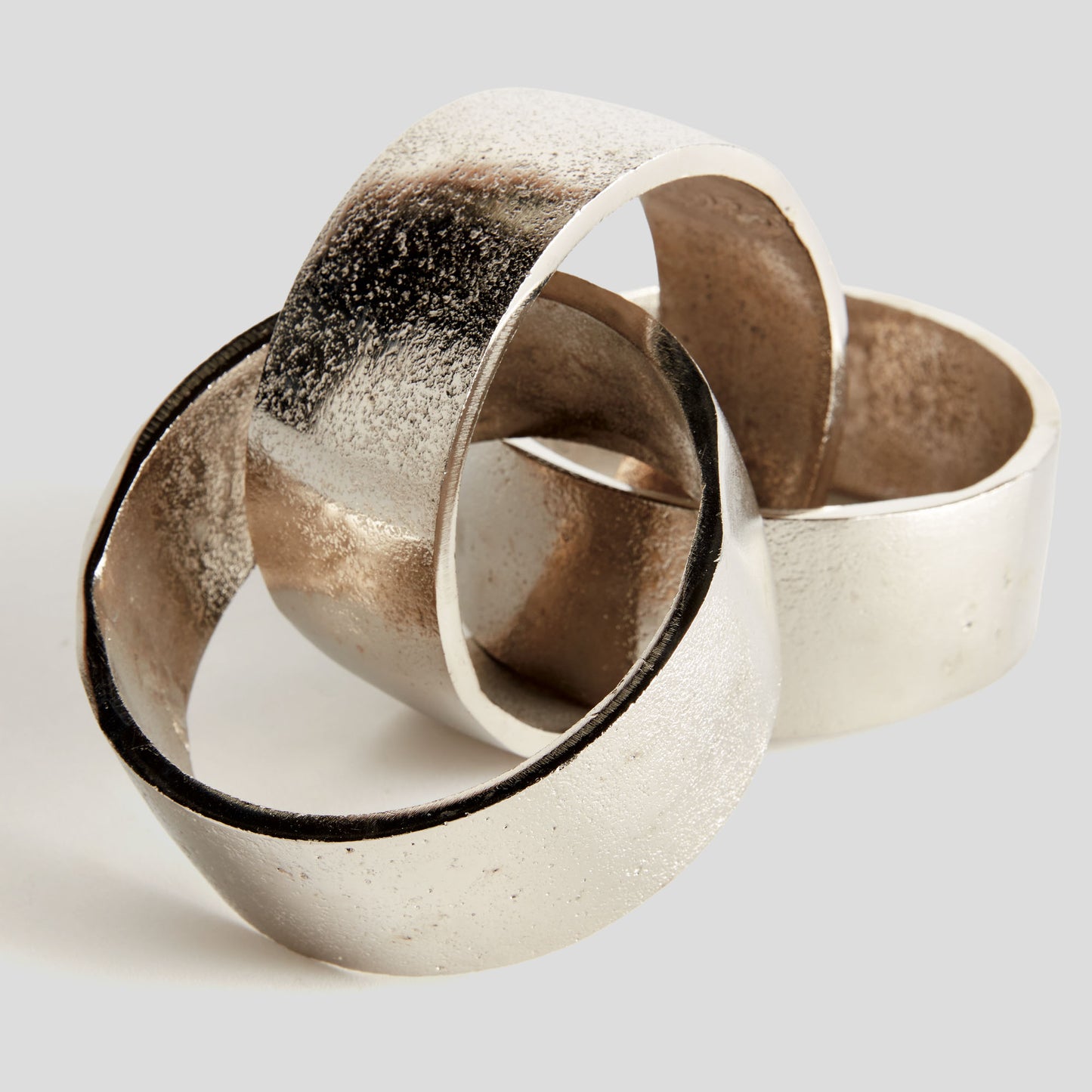 Silver round chain sculpture - stylish home accent (Image3).