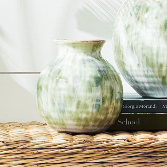 Small green stoneware vase - stylish home accent (Image5).
