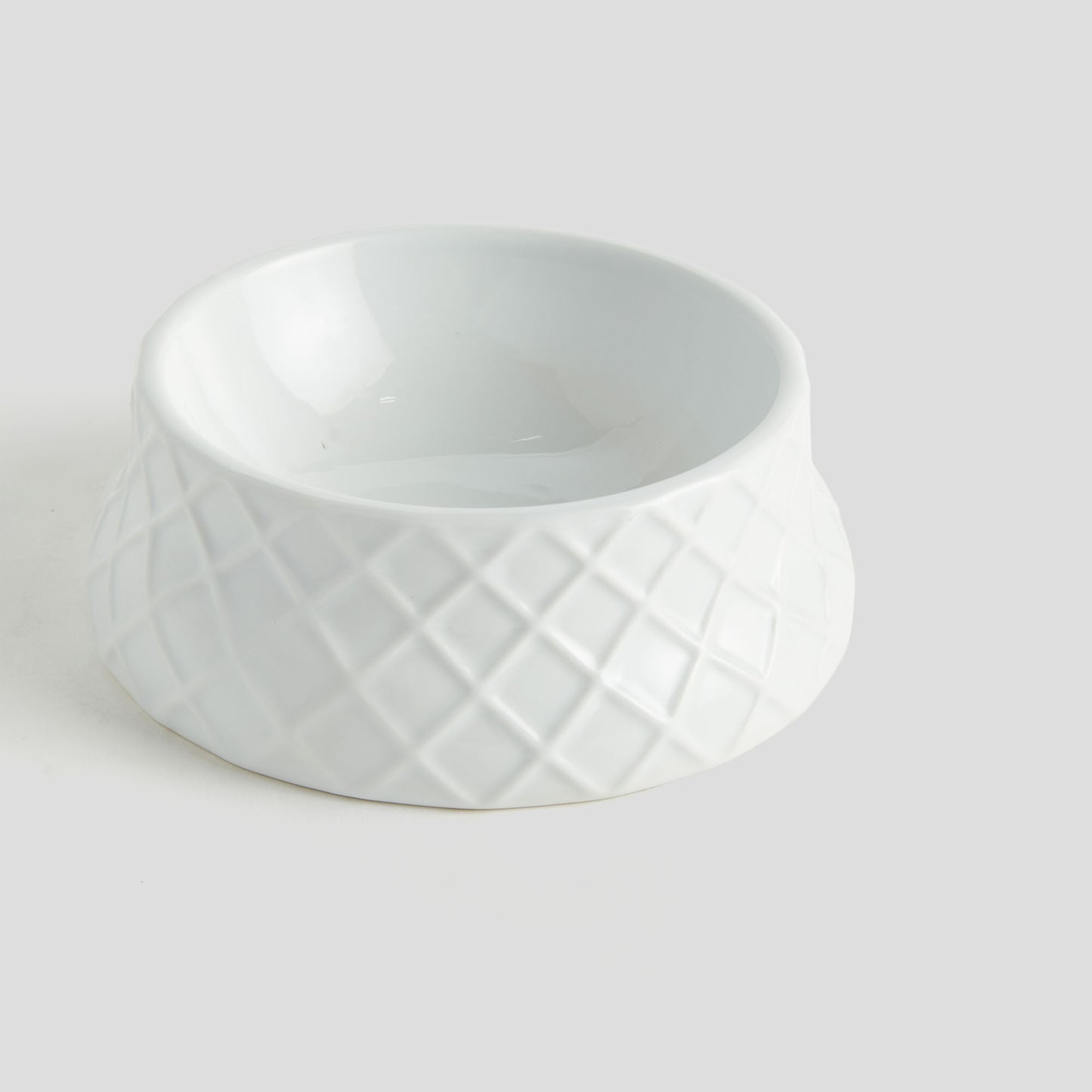 Small white handcrafted porcelain trellis pet bowl - stylish home accent (Image2).