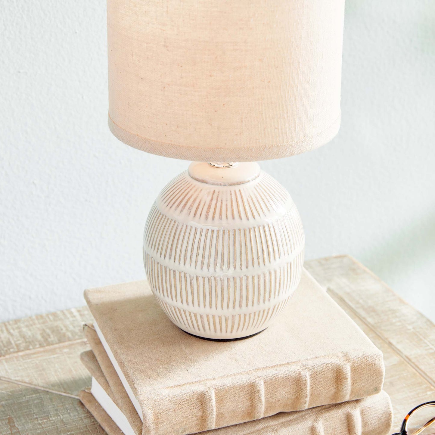 Taupe ceramic mini lamp - stylish home accent (Image4).