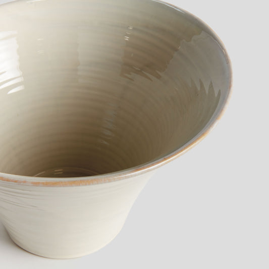 Textured white stoneware large pot - stylish home accent (Image3).