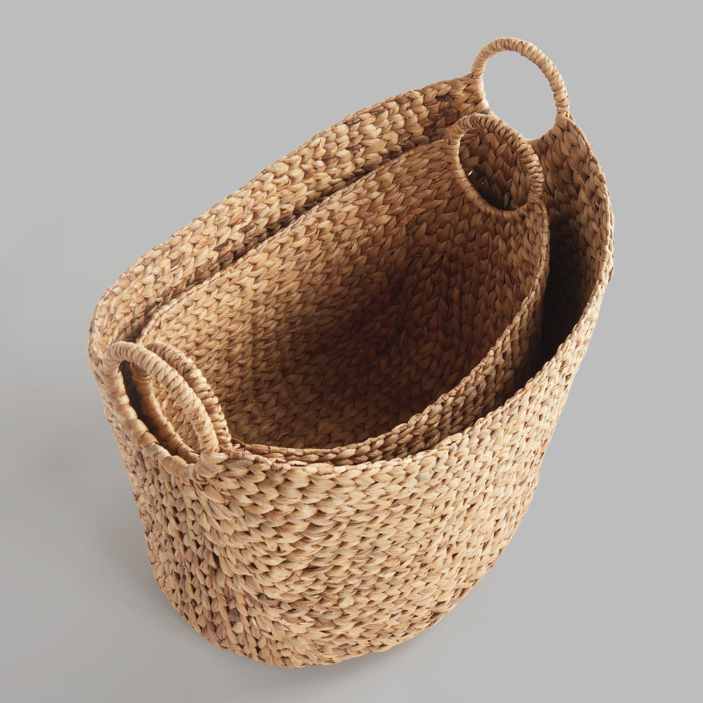 Water hyacinth baskets with handles (set of 2) - stylish home accent (Image3).