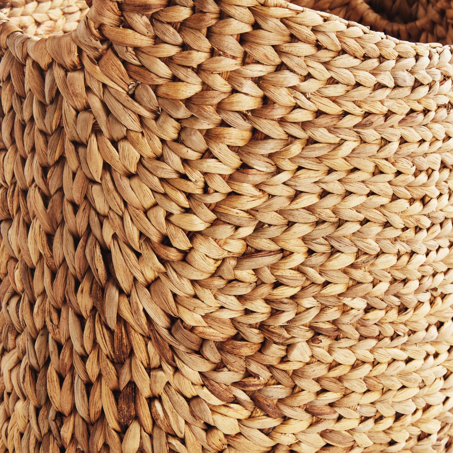 Water hyacinth baskets with handles (set of 2) - stylish home accent (Image4).