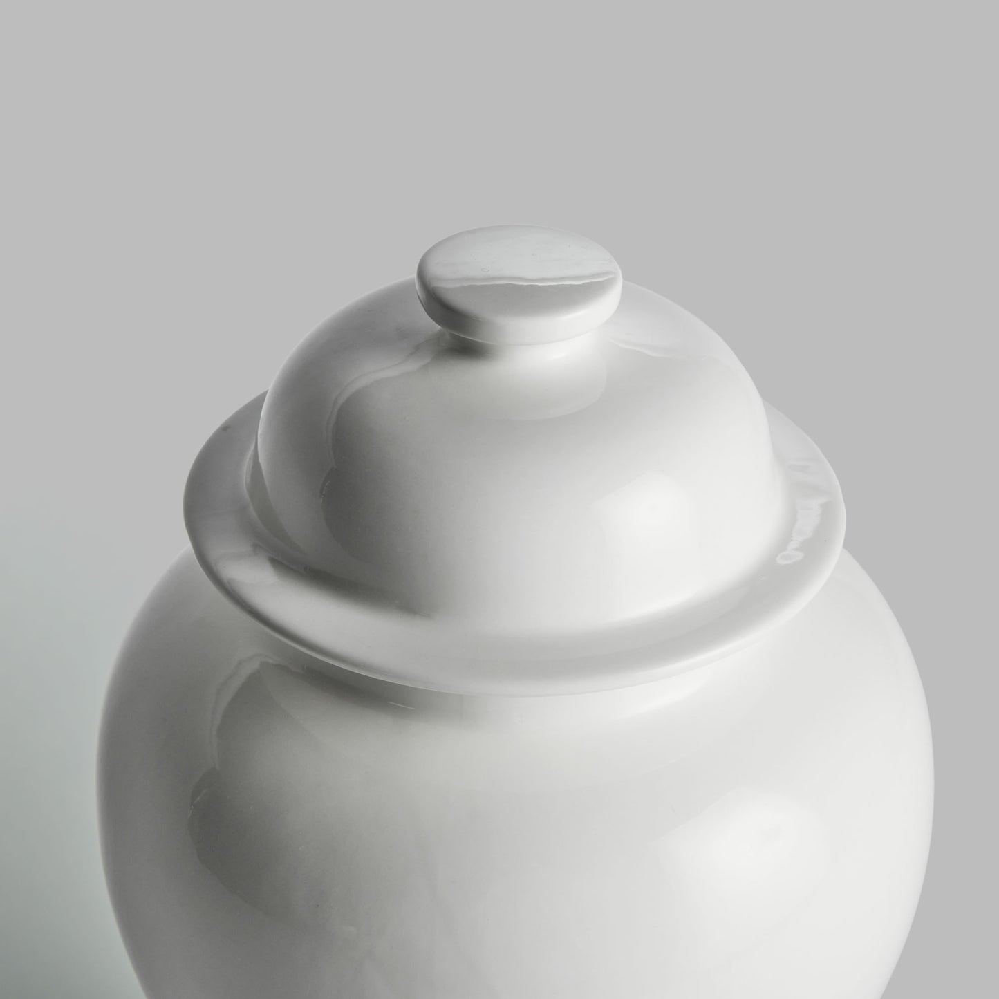 White ceramic small ginger jar - stylish home accent (Image2).