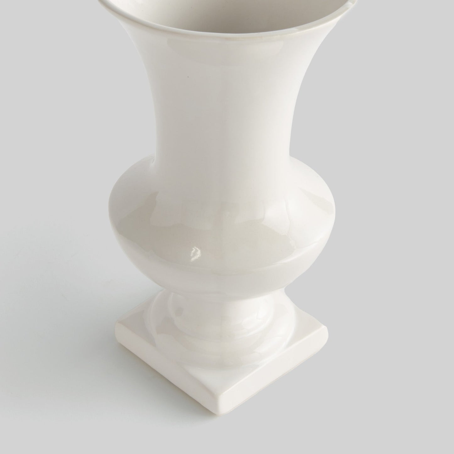 White ceramic trumpet vase - stylish home accent (Image3).