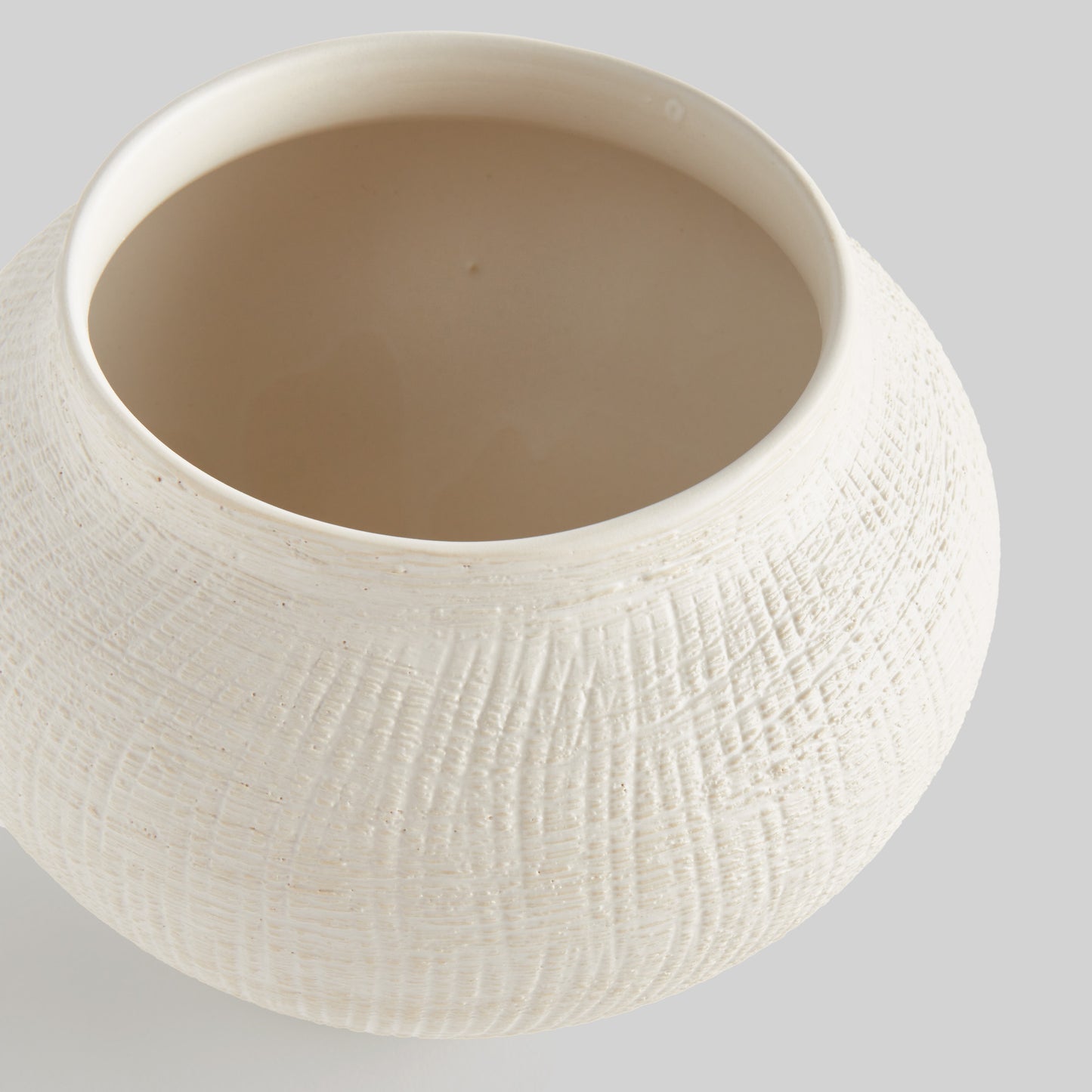White crosshatch pot - stylish home accent (Image2).