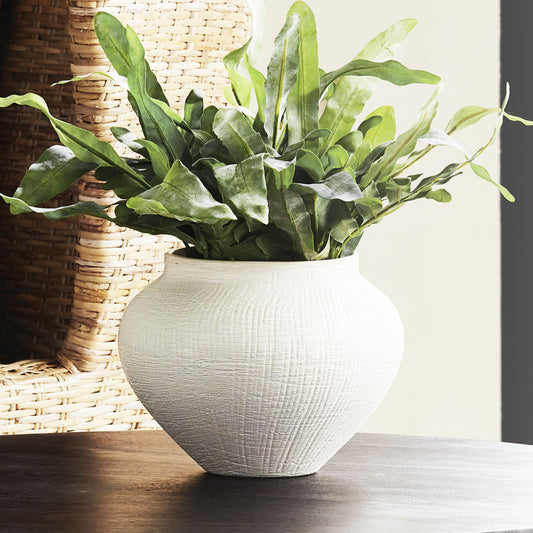 White crosshatch pot - stylish home accent (Image4).